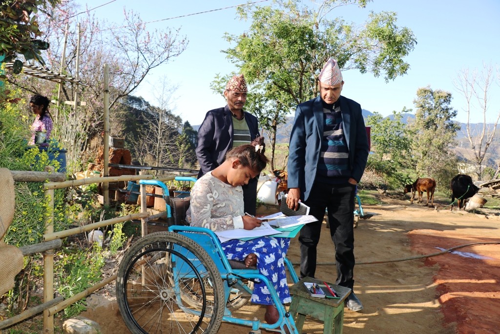 यी भाग्यमानी छात्रा, घरबाटै एसईई दिने नेपालकै पहिलो बिद्यार्थी बनिन् करिस्मा