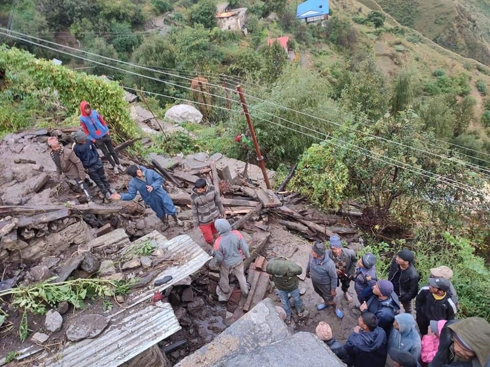 पहिरोले घर पुर्दा हुम्लामा ६ र बझाङमा तीन जनाको मृत्यु