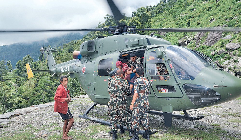 गर्भवती महिलाको हेलिकप्टर मार्फत उद्धार