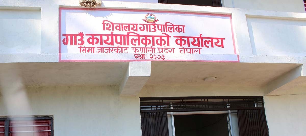 जाजरकोटमा करार कर्मचारीले ठोके गाउँपालिकामा ताला