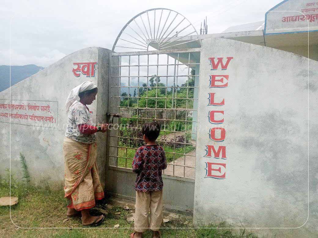 चौरजहारी ८ को आधारभूत स्वास्थ्य केन्द्रको ताला खोलियो