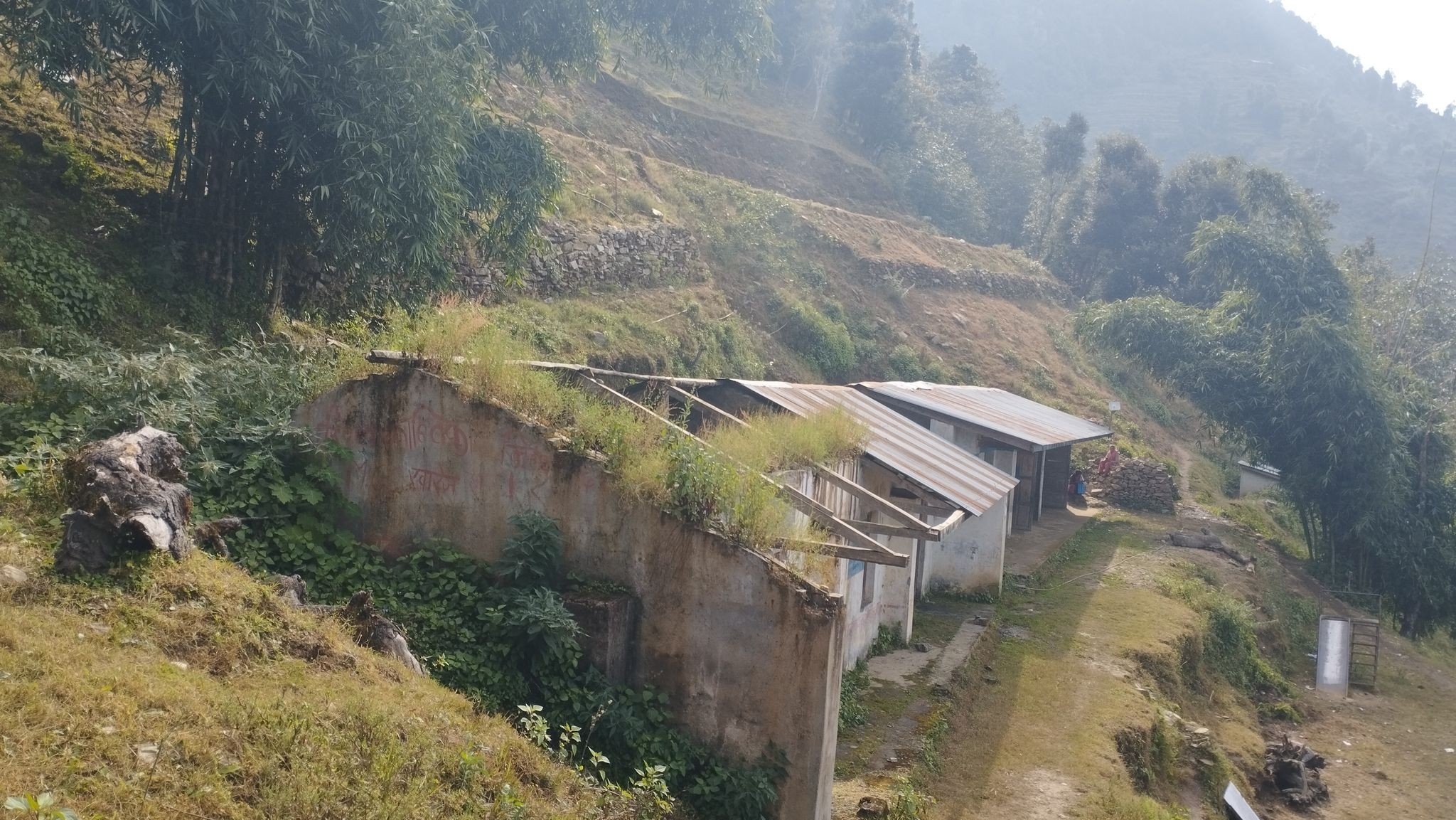 त्रिबेणीको बालचेतना प्राविका भवनहरु जिर्ण, पठनपाठनमा समस्या