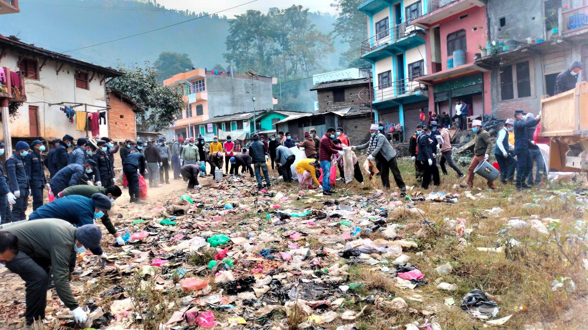 चौरजहारीमा फोहोर व्यवस्थापन अभियान सुरु