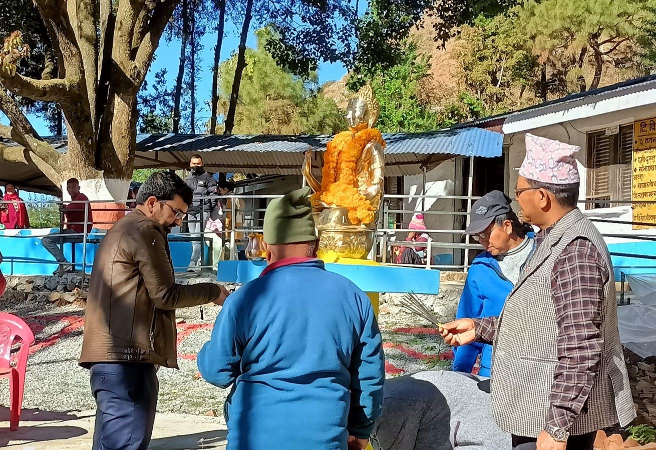 जिल्ला अस्पताल परिसरमा गौतम बुद्धको मूर्ति