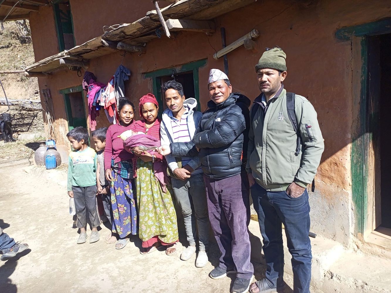 घरै पुगेर सुत्केरी स्याहार खर्च दिदैं वडा अध्यक्ष धिरन