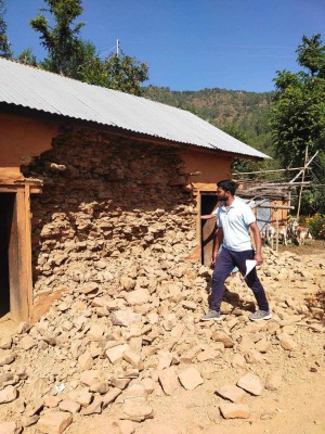 राहतको पर्खाईमा त्रिवेणीका भूकम्प प्रभावित 