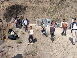 बारेकोटबाट खलंगा आउँदै गरेको जिप दुर्घटना हुँदा लिम्साका सात जना घाईते