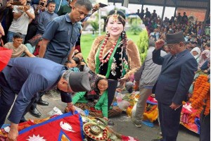 राष्ट्रिय र पार्टीको झण्डा ओढाएर पुथाको उपाध्यक्ष बुढाप्रति अन्तिम श्रद्धाञ्जली