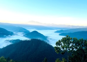 हुस्सुले ढाकिएको चौरजहारी उपत्यका