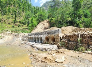 पितिबाङमा बढ्यो बाढी, राप्ती राजमार्ग अवरुद्ध