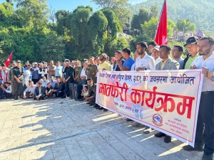 संविधान दिवसको अवसरमा चौरजहारीमा प्रभातफेरी र फलफूल वितरण