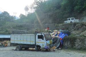 सल्यानमा मिनी ट्रक दुर्घटना : चालकको मृत्यु, सहचालक घाईते