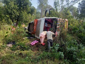 सल्यानको मुलपानीमा बस दुर्घटना हुँदा २ जनाको मृत्यु, १४ घाइते 