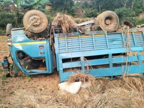 सल्यानमा मिनी ट्रक दुर्घटना हुँदा तीनको मृत्यु, आठ जना घाइते