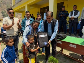 भूकम्प प्रभावित क्षेत्रका दुई हजार बिद्यार्थीलाई ६५ लाखको शैक्षिक सामाग्री वितरण