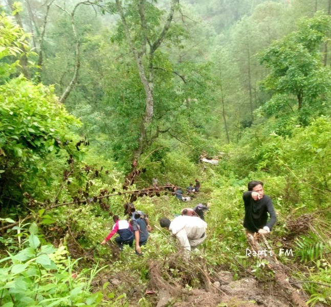 सल्यान दुर्घटना अपडेट : १६ जना घाईते, चालक फरार (घाईतेहरुको विवरणसहित)