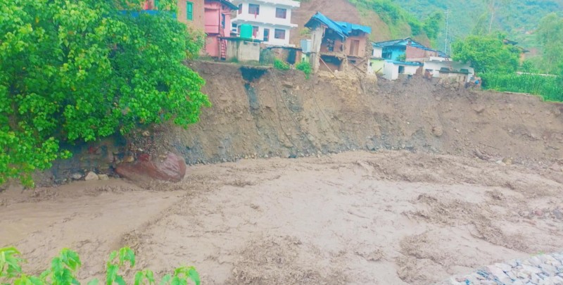 आठविसकोटमा बाढीले घर बगाउँदा तीन जनाको मृत्यु, सात घाईते 