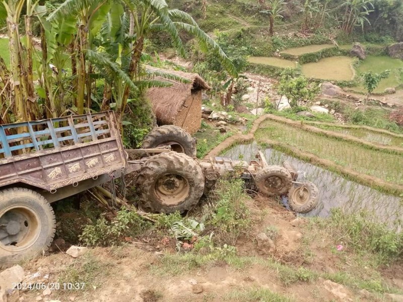 चौरजहारीमा ट्याक्टर दुर्घटना हुँदा एक जनाको मृत्यु, छ जना घाइते